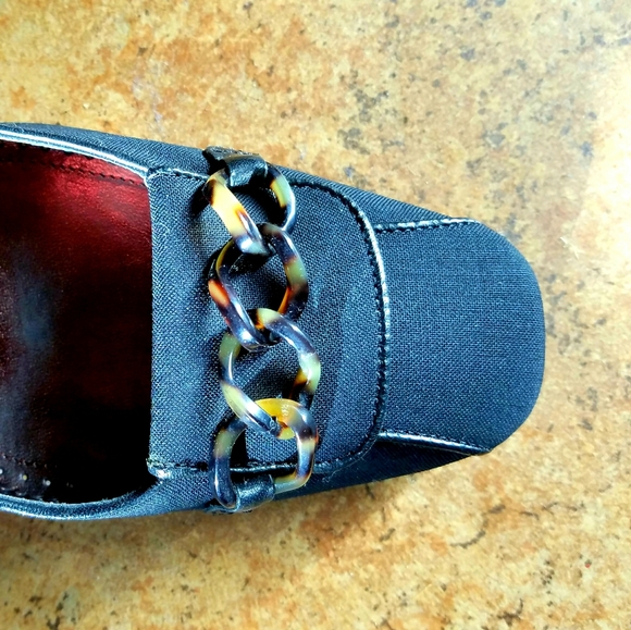 J Crew black heels with tortoise shell adornment - Picture 2 of 9